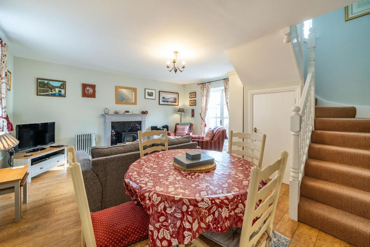 Amber Cottage Holker エクステリア 写真