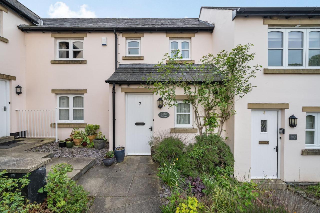 Amber Cottage Holker エクステリア 写真