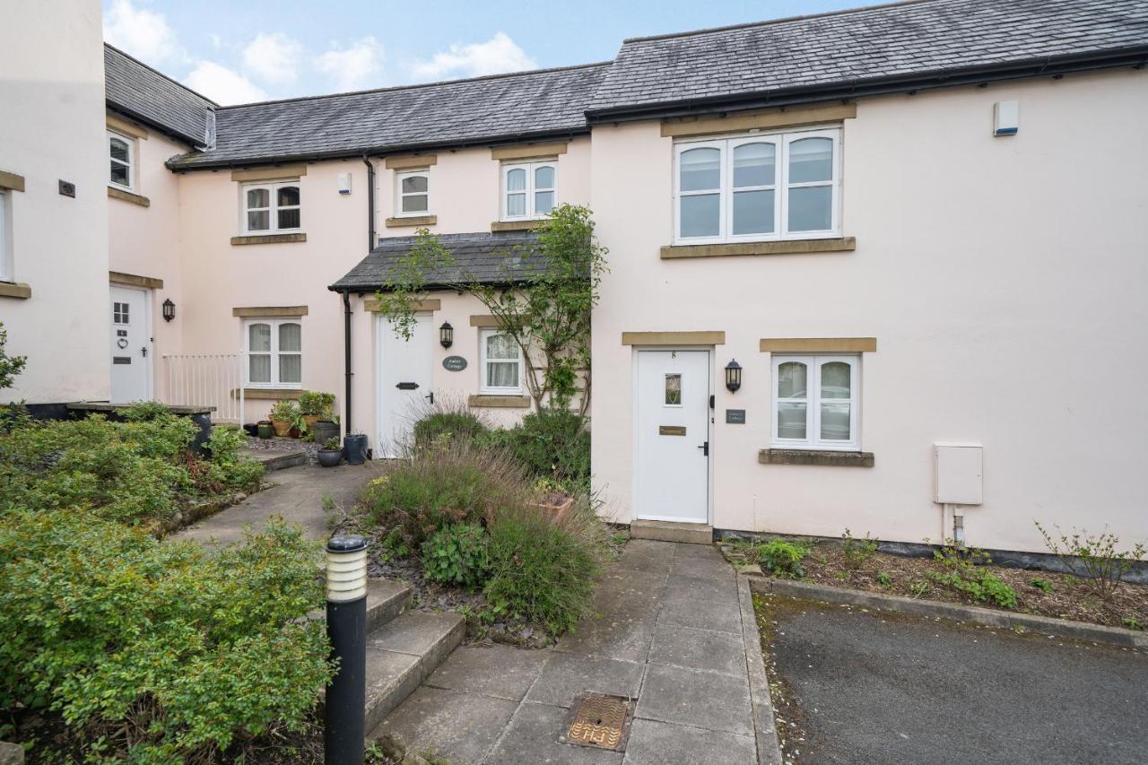 Amber Cottage Holker エクステリア 写真
