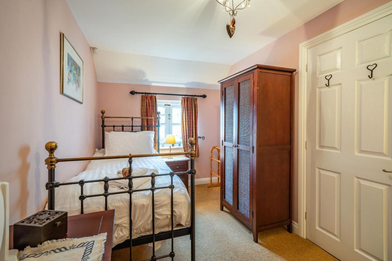 Amber Cottage Holker エクステリア 写真